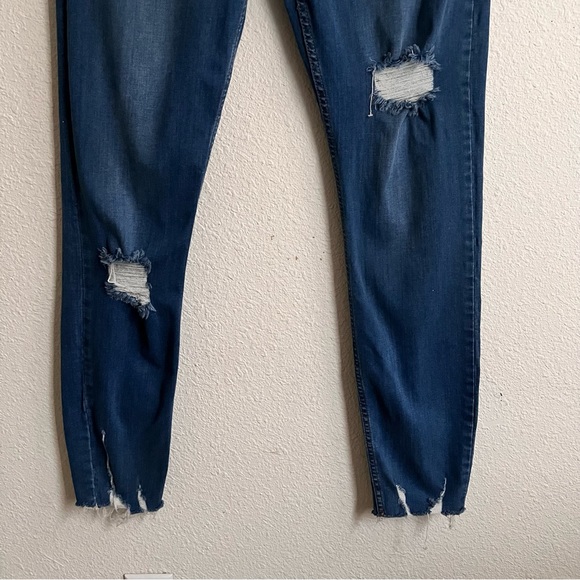 FREE PEOPLE High Rise Jeans Distressed Raw Hem Blue Denim Women’s Size 32 Edgy - Picture 8 of 13